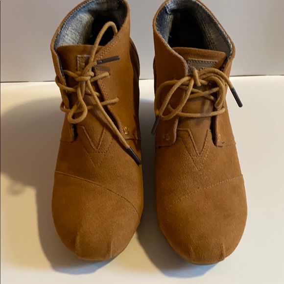 ✨BRAND NEW✨TOMS TAN BROWN WEDGE BOOTIES FOR FALL - Picture 2 of 12